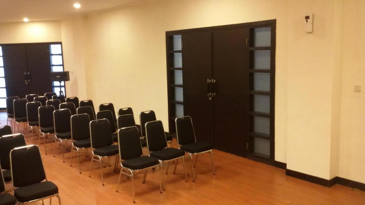 Reddoorz Plus @ Tanah Abang Hotell Jakarta Eksteriør bilde